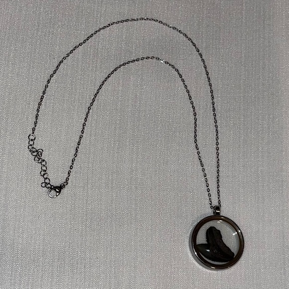 Sharks tooth locket necklace - Picture 7 of 7